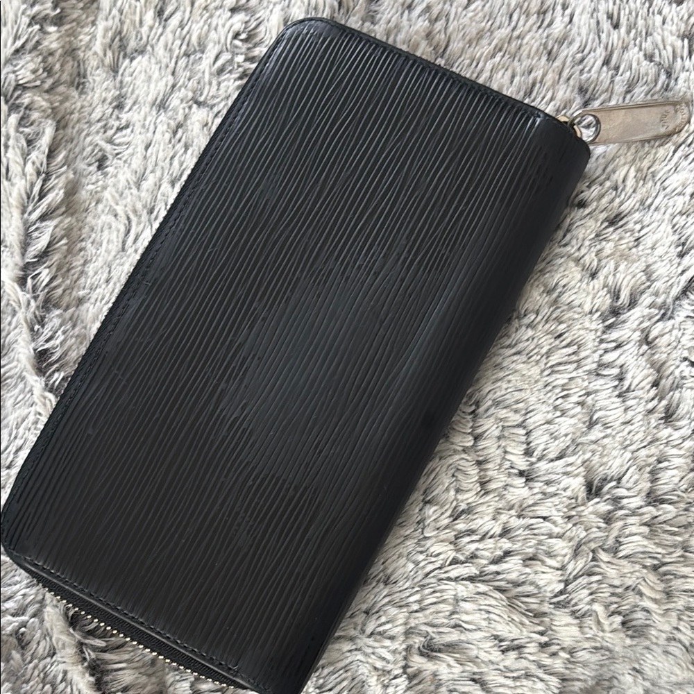 Louis Vuitton Black Epi Zippy Wallet - Picture 8 of 11